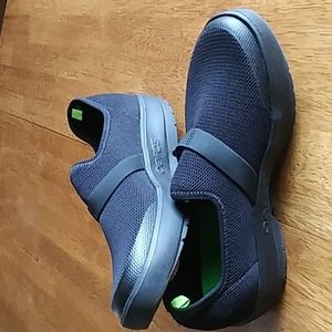 Oofos slides Women's size 8.5 W